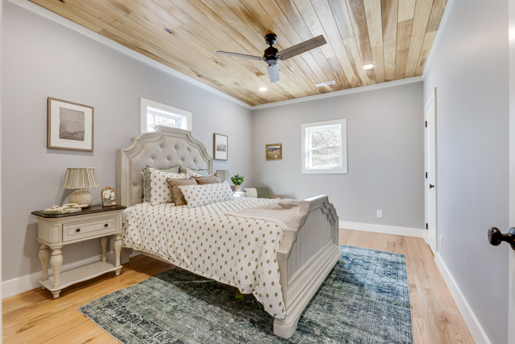 Upstairs bedroom with queen bed